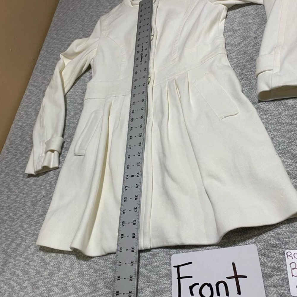 Marty M white coat women M with pockets. SKU-C158